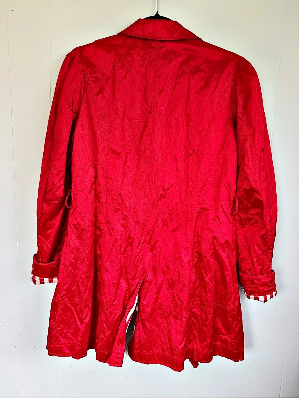 Y2K Betsey Johnson Red
Crinkled Stripe Trench Double
Breasted Coat Size S - Picture 6 of 6